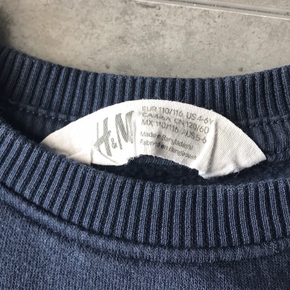 H&M kid sweater - Picture 2 of 2